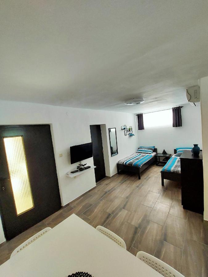 Apartments Maltasic Vir Exterior foto