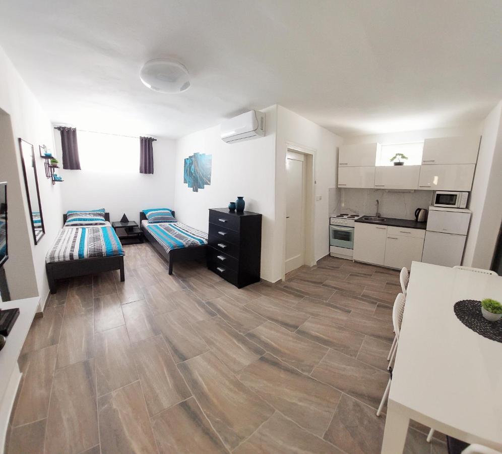 Apartments Maltasic Vir Exterior foto